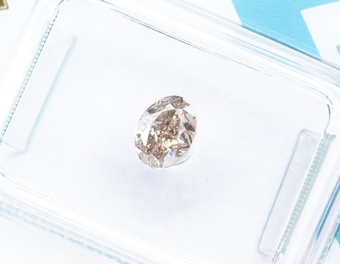 Ingen mindstepris - 1 pcs Diamant  (Naturfarvet)  - 0.71 ct - Oval - Fancy light Rosa Brun - SI2 - International Gemological Institute (IGI)