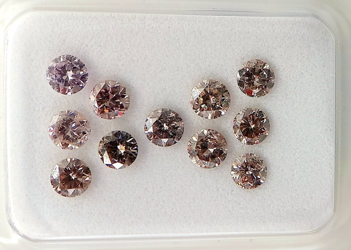 Ingen mindstepris - 11 pcs Diamant  (Naturfarvet)  - 0.92 ct - Rund - Light Brunlig Lyserød - I1, SI1 - Antwerp Laboratory for Gemstone Testing (ALGT)