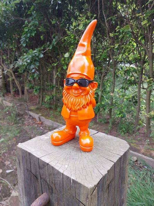 Statue, funny gnome with sunglasses - 41 cm - polyresin