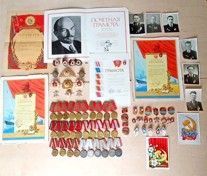 Rusland - Belønning - Lot of Soviet Union Medals and Badges , Cap Baddges, Phpto-ID, Gratitudes etc