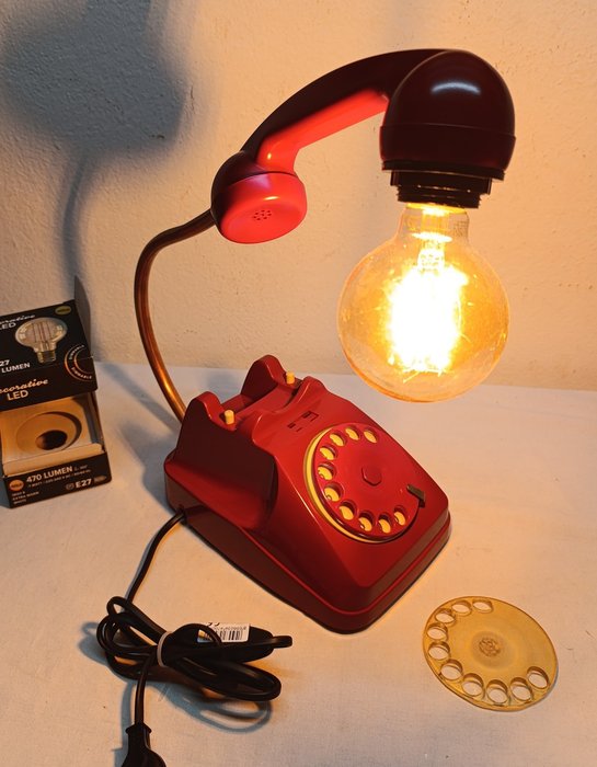 Bordlampe - Telefon omdannet til en lampe