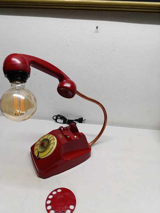 Bordlampe - Telefon omdannet til en lampe