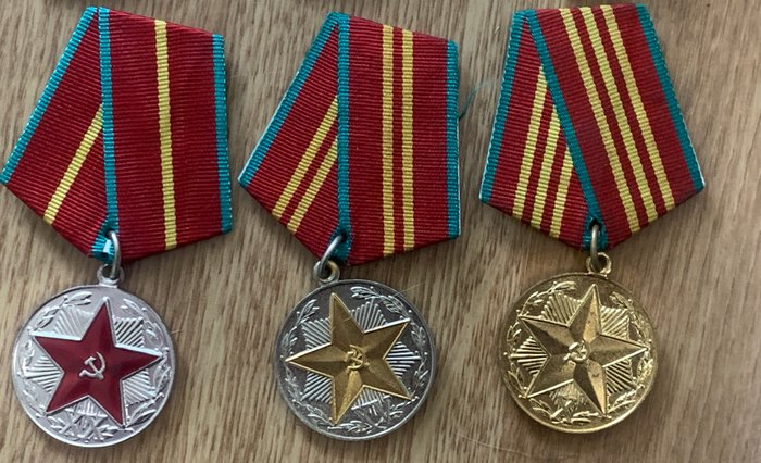 Rusland - KGB; Politi - Indenrigsministeriet; Brandmand - Indenrigsministeriet; Bevæbnet - Militærmedalje - Sovjetunionen, KGB's medaljer; Indenrigsministeriet; Brandmænd og væbnede styrker af - 1961