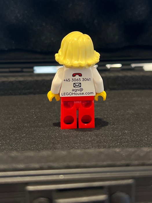 Lego - Minifigurer - ANNETTE GRAM SØRENSEN (VS1 - LEGO HOUSE E-MAIL)  - LEGO BUSINESS CARD MINIFIGURE - RARE - NO - 2010-2020