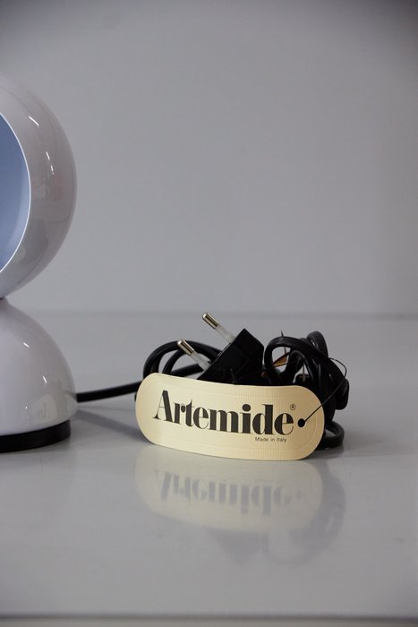 Artemide - Vico Magistretti - Bordlampe - Eclisse - Hvid - Metal