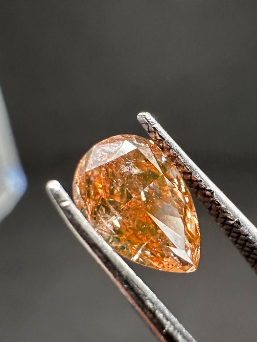 1 pcs Diamant  (Naturfarvet)  - 0.67 ct - Pære - Fancy Brun Orange - Gemological Institute of America (GIA)