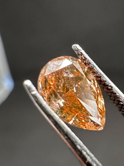 1 pcs Diamant  (Naturfarvet)  - 0.67 ct - Pære - Fancy Brun Orange - Gemological Institute of America (GIA)