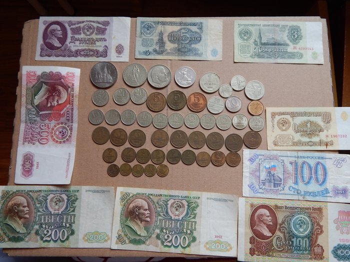 Rusland, Sovjetunionen (USSR). A Large Lot of 60x Soviet Coins and Banknotes, includiung Silver  (Ingen mindstepris)