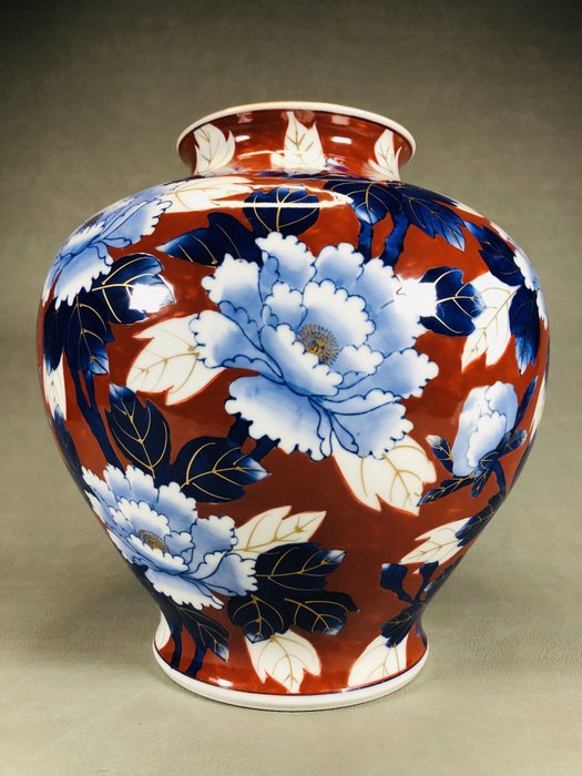 Vase - Porcelæn, Smukke pæonblomster Arita-yaki 有田焼 Hidemine 秀峰 - Japan  (Ingen mindstepris)