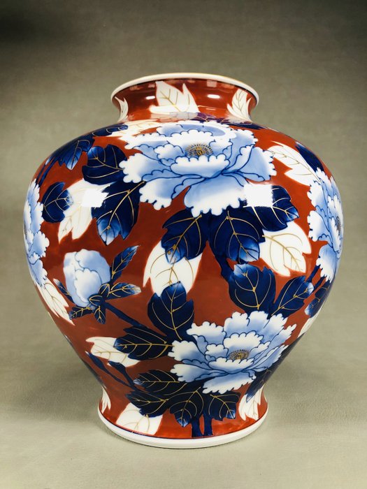 Vase - Porcelæn, Smukke pæonblomster Arita-yaki 有田焼 Hidemine 秀峰 - Japan  (Ingen mindstepris)