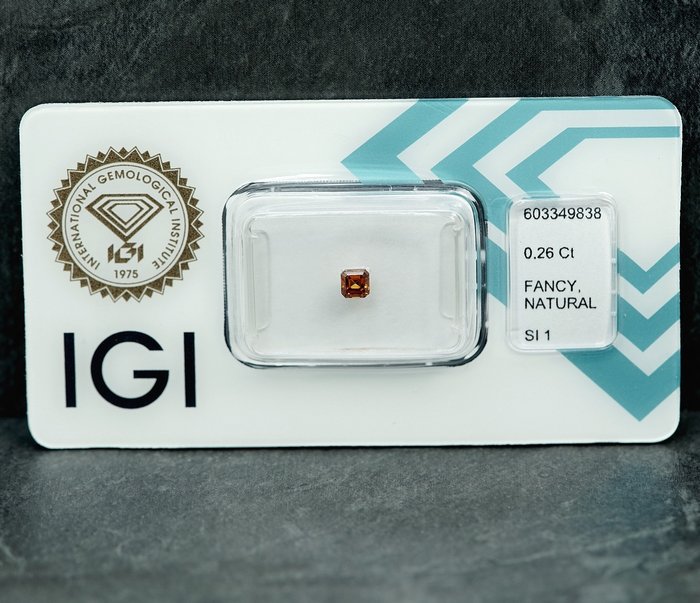 1 pcs Diamant  (Naturfarvet)  - 0.26 ct - Smaragd - Fancy Orange nuance Gul - SI1 - International Gemological Institute (IGI)