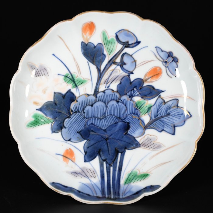 Tallerken - Coupe polylobée à décors Imari d'arbuste papillons et fleurs - Porcelæn