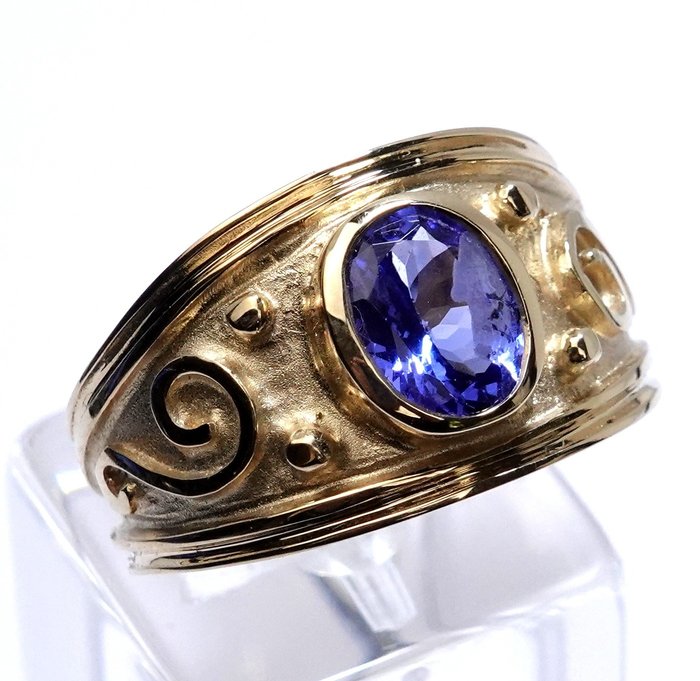 Ring - 14 karat Gulguld -  135ct tw Tanzanit