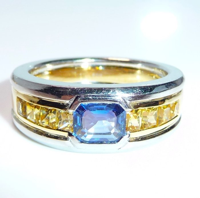 Ring - 18 kraat Gulguld Hvidguld -  125ct tw Safir - Safir - tofarvet 113 gram