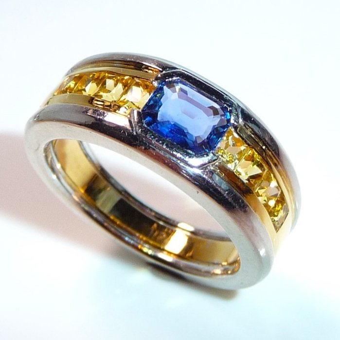 Ring - 18 kraat Gulguld Hvidguld -  125ct tw Safir - Safir - tofarvet 113 gram