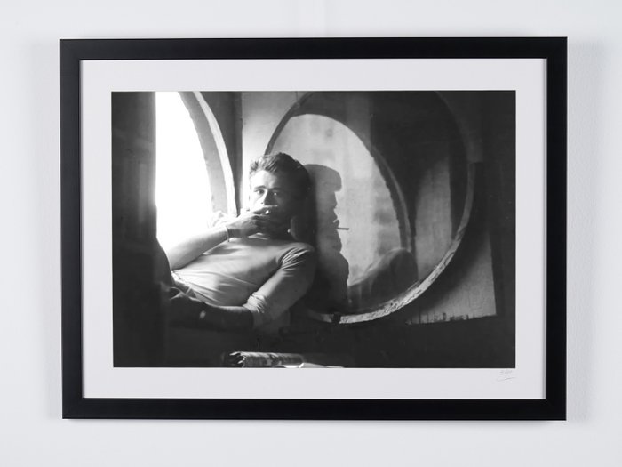 James Dean - New York City  1954 - Fine Art Photography - Luxury Wooden Framed 70X50 cm - Limited Edition Nr 02 of 30 - Serial ID 30469 - Original Certificate (COA) Hologram Logo Editor and QR Code - 100% New items