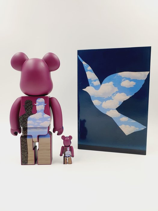 Medicom Toy x René Magrite - Be@rbrick  René Magritte - L'oiseau du ciel / La belle société 400% 100% Bearbrick 2021