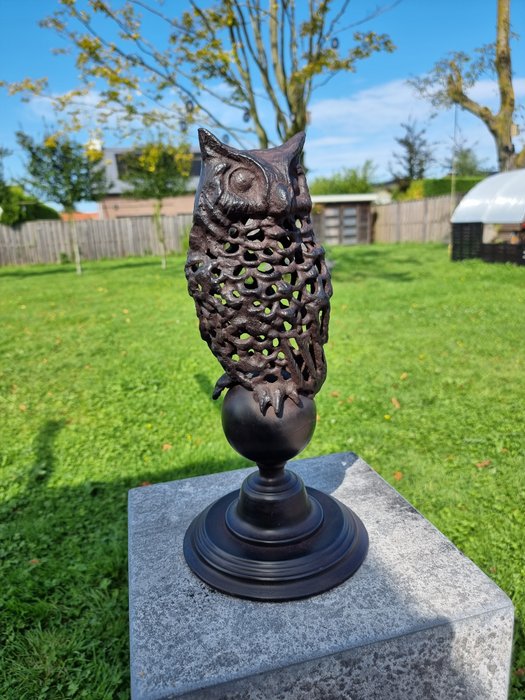 Statue, Large Pierced Owl 37.5cm - 37.5 cm - Metal, harpiks base