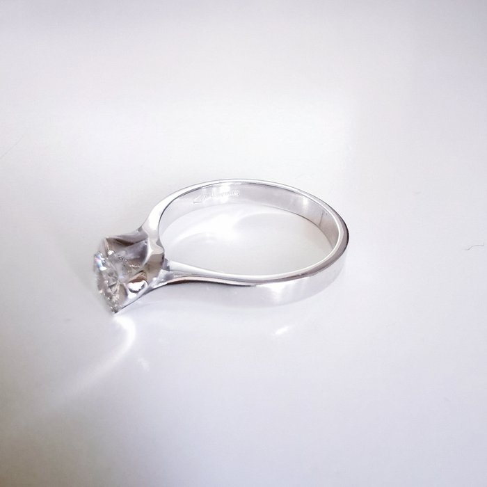 Ring - 18 kraat Hvidguld -  070ct tw Diamant (Natur)