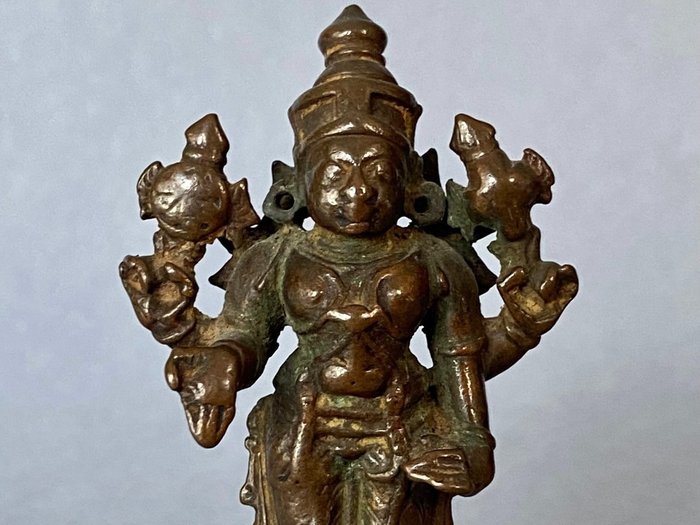 Andagtsskulptur af guden Vishnu - 95 cm - Engangs voks bronze støbning - Indien - Mogulriget (1526-1857)