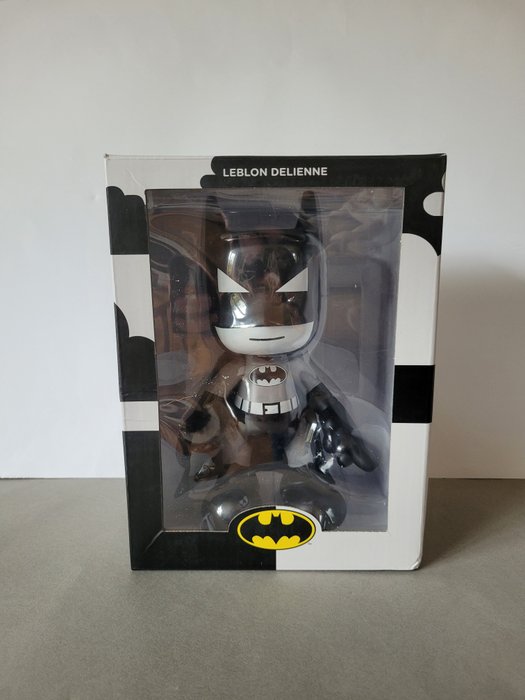 Leblon-Delienne / Artoyz Figurine - DC Comics Figur BATMAN in Black  White Edition