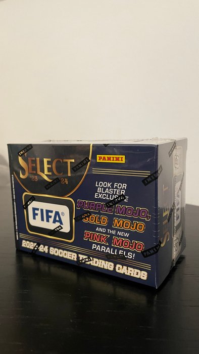 2023/24 Panini Select Look for AUTOGRAPHS of best FIFA players 6 packs per pox, 4 cards per pack - 1 Sealed box - Glimrende (EX)