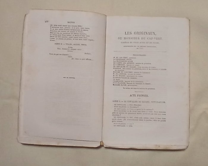 Voltaire, pseudonimo di François-Marie Arouet (1694 – 1778) - Oeuvrés complétes de Voltaire - 1885-1859