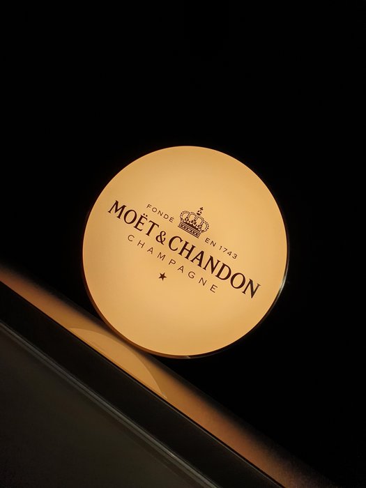 Reklameskilt med baggrundsbelysning - MOËT  CHANDON oplyst reklameskilt - stor størrelse - Børstet aluminium