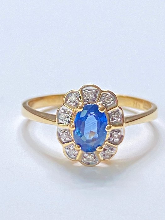 Ingen mindstepris - Ring - 18 kraat Gulguld Safir - Diamant