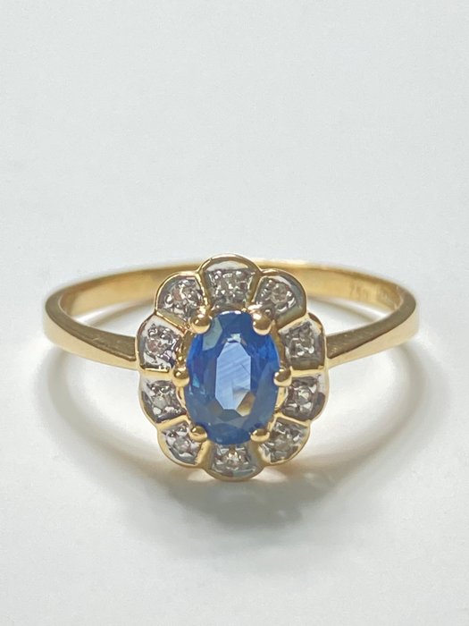 Ingen mindstepris - Ring - 18 kraat Gulguld Safir - Diamant