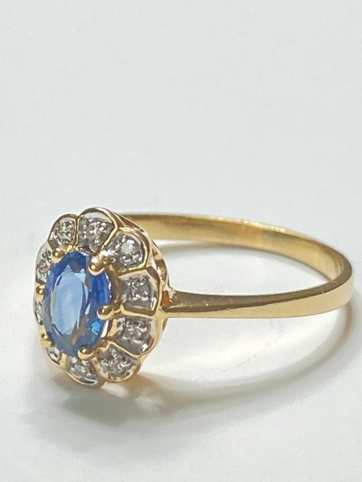 Ingen mindstepris - Ring - 18 kraat Gulguld Safir - Diamant