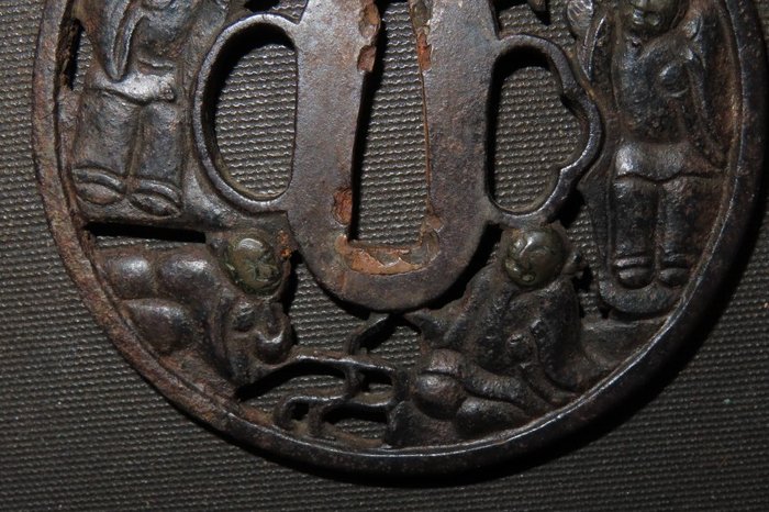 Katana - Smedet jern - Daito Tojin Sukashi Tsuba : C4-551 - Japan - Edo-perioden (1600-1868)