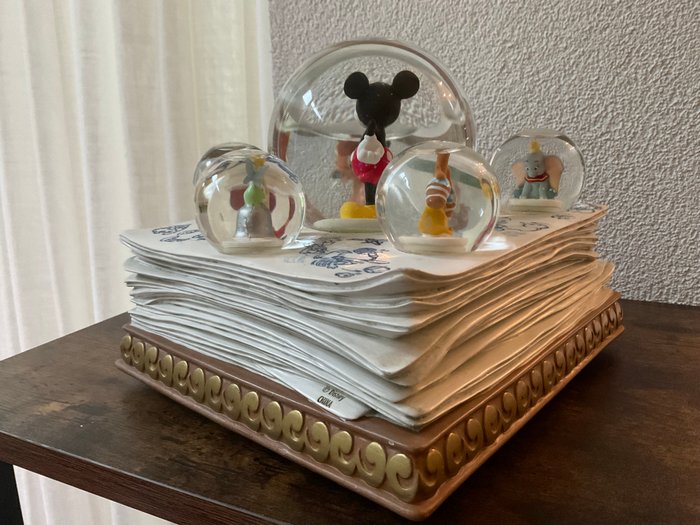 Bambi, Mickey Mouse, Pinocchio, Tinker Bell - 1 Snowglobe - Disney Direct