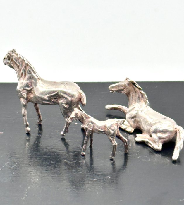 No reserve-Handgemaakt driedelig Hollands zilveren tafelreel Paardenfamilie - Miniature figurine (3) - Sølv