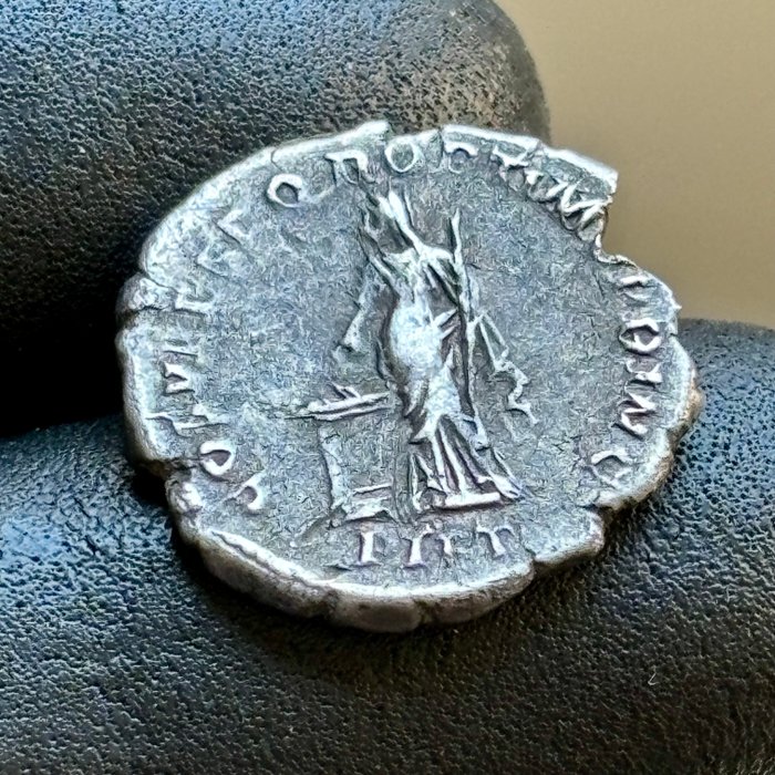 Romarriket Trajan (AD 98-117) Denarius Roma Pietas - (S36-008)  (Ingen mindstepris)