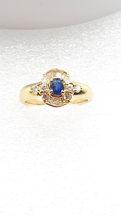 Ring - 18 kraat Gulguld -  0.53ct. tw. Safir - Diamant