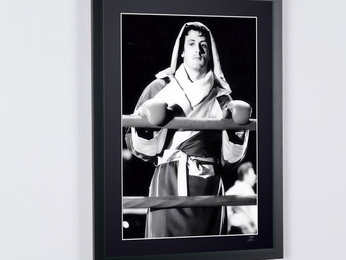 Rocky (1976) - Sylvester Stallone as "Rocky Balboa" - Fine Art Photography - Luxury Wooden Framed 70X50 cm - Limited Edition 04 of 50 - Serial ID 17189 - Original Certificate (COA), Hologram Logo Editor and QR Code - 100% New items.