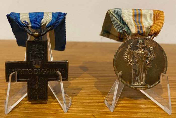 Italien - Medalje - Medallas italianas WW2: Medalla commemorativa della guerra di liberazione/Cruz al Mérito de Guerra