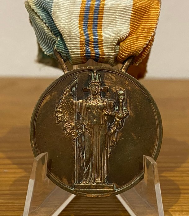 Italien - Medalje - Medallas italianas WW2: Medalla commemorativa della guerra di liberazione/Cruz al Mérito de Guerra