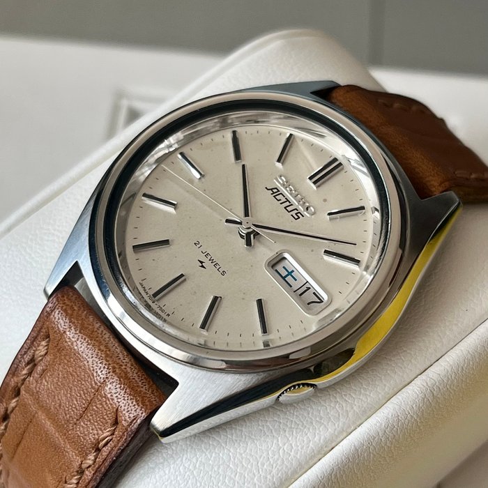 Seiko - Actus (Day Date) - Ingen mindstepris - 7019-7430 - Mænd - 1970-1979