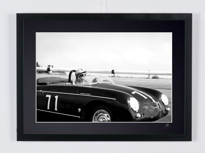 Steve McQueen in his Porsche 356 Speedster at Riverside - Fine Art Photography - Luxury Wooden Framed 70X50 cm - Limited Edition Nr 07 of 30 - Serial ID 30354 - Original Certificate (COA), Hologram Logo Editor and QR Code - 100% New items.