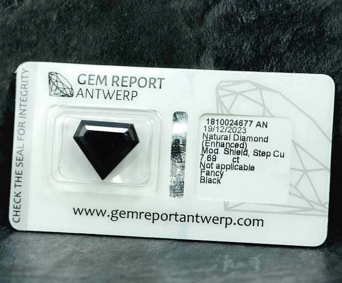 1 pcs Diamant  (Farvebehandlet)  - 7.69 ct - Fancy Sort - Ikke specificeret i laboratorierapporten - International Gemological Institute (IGI)