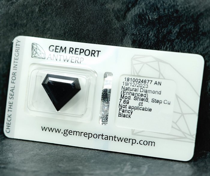 1 pcs Diamant  (Farvebehandlet)  - 7.69 ct - Fancy Sort - Ikke specificeret i laboratorierapporten - International Gemological Institute (IGI)