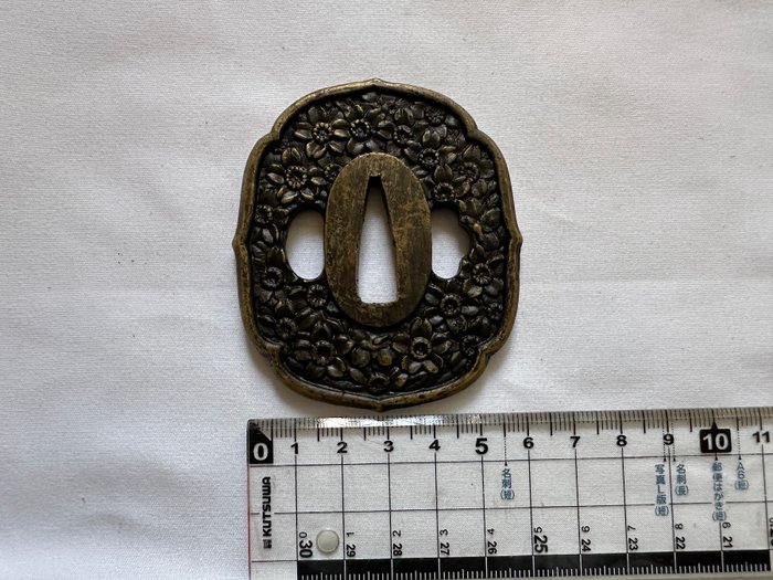 Parti med fem antikke japanske Tsuba Iron Katana Samurai - Jern - Ishiguro 石黒 , Ichinomiya  一宮 - Japan - Edo-perioden (1600-1868)