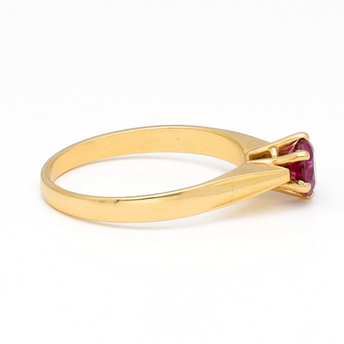 Ingen mindstepris - Ring - 18 kraat Gulguld Spinel