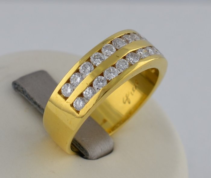 18 kraat Gulguld - Ring - Diamanter