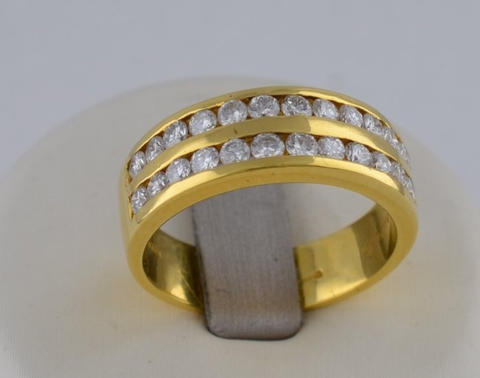 18 kraat Gulguld - Ring - Diamanter