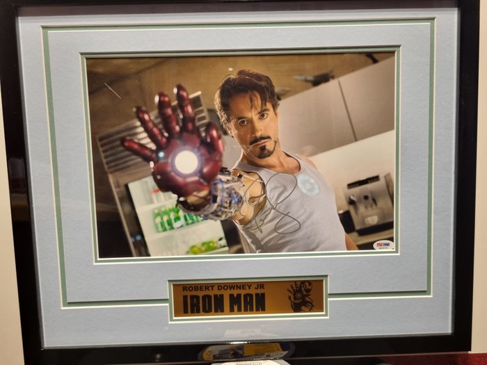 Iron Man, Robert Downey Jr. (Tony Stark) - Signed in Person - with PSA/DNA Certificate - Autograph, photo - Framed, with Plaque