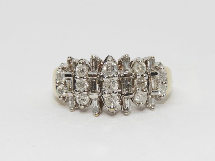 Ring - 10 kt. Gulguld Diamant (Natur)  - Diamant - signeret kroneform