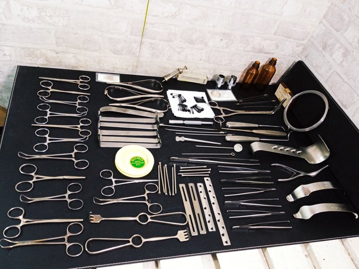 Set of Vintage Medical Tools - Medicinsk instrument (250) - Aluminium, Legering, Messing, Rustfrit stål, Stål